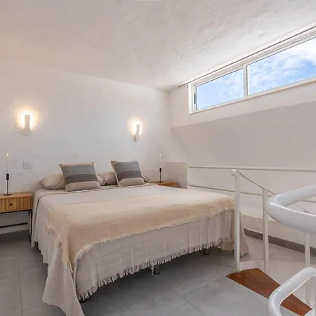 Private Jacuzzi With Sea View And Pool